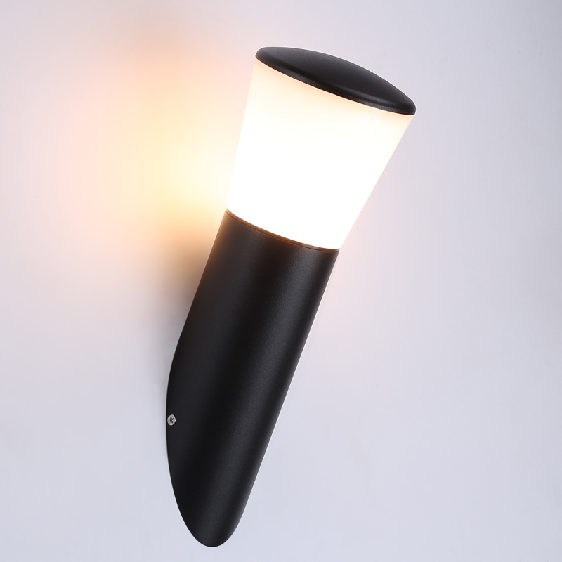 lampe extérieur inclinée